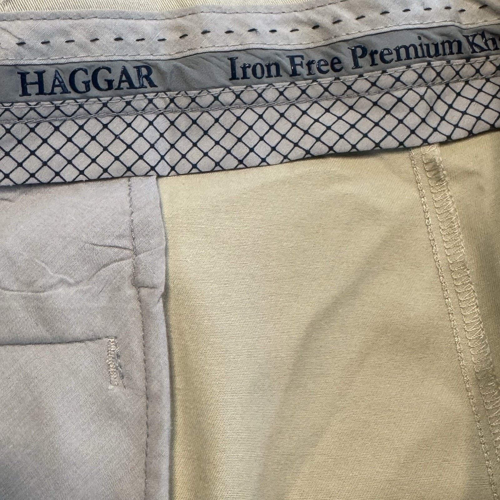 NWT Haggar Mens Iron Free Premium Khakis 38x30 Shirt Grip Straight Fit Casual 6