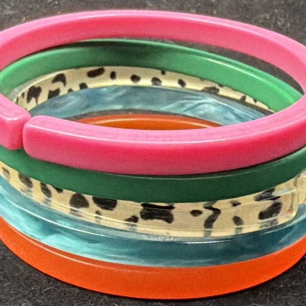 Vtg Acrylic Lucite Hoop Bracelet Stack Lot 5 Tortoises Pink Orange Green Blue