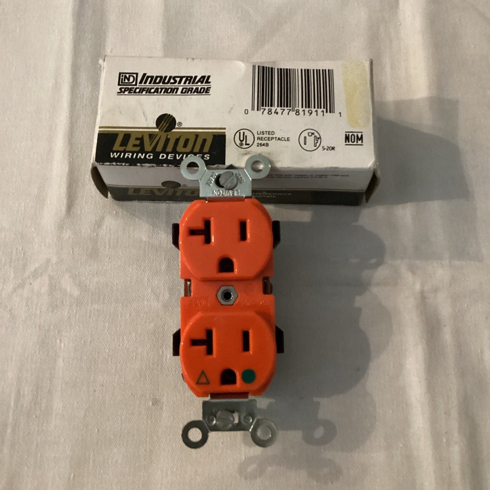 LEVITON 5362-IG INDUSTRIAL HD ISOLATED GROUND RECEPTACLE, ORANGE - NEW 1
