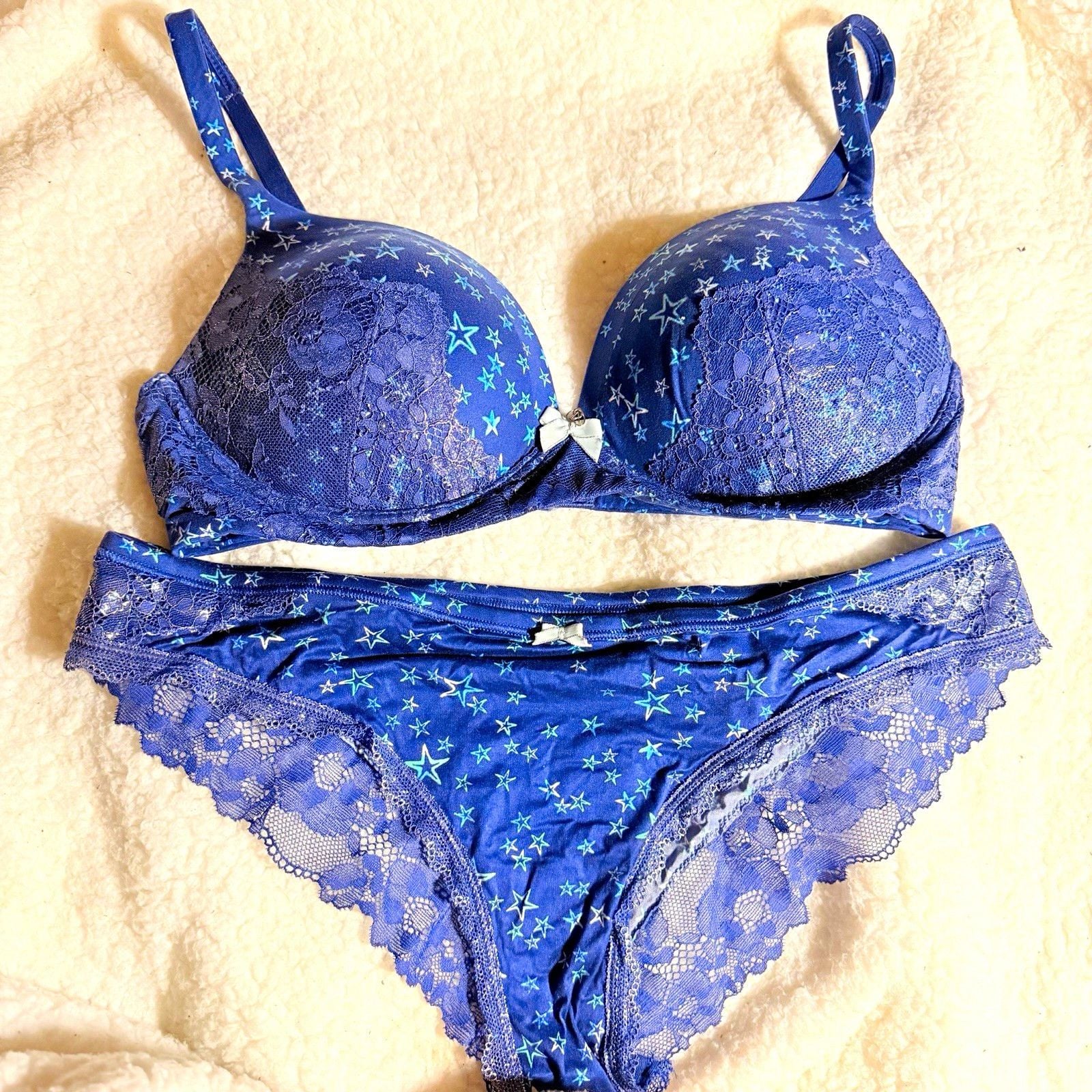 2015 NWOT Victoria's Secret Body by Victoria Wireless Lace Star Bra Set 36C/L 1