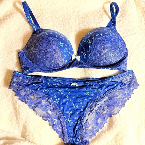 2015 NWOT Victoria's Secret Body by Victoria Wireless Lace Star Bra Set 36C/L