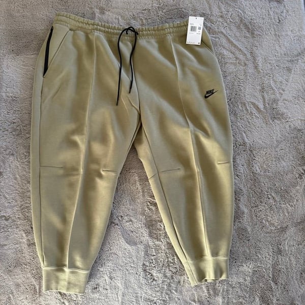 NWT Nike Women's Standard Fit Mid Rise Jogger Pants size 3X relaxed 