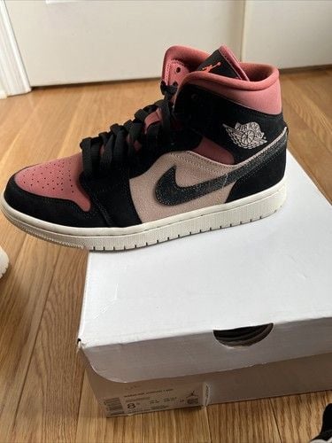 Women’s Jordan 1 Mid 5