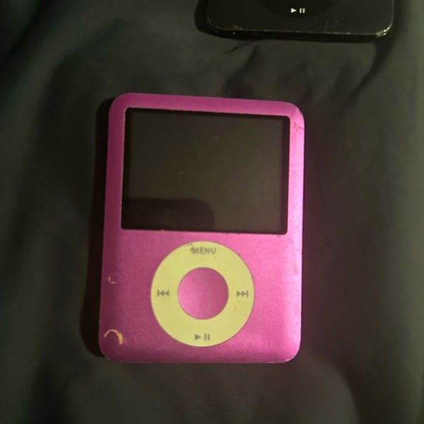 Working Apple iPod Nano 3rd Generation 8GB Pink Media Player w/ Headphone Jack