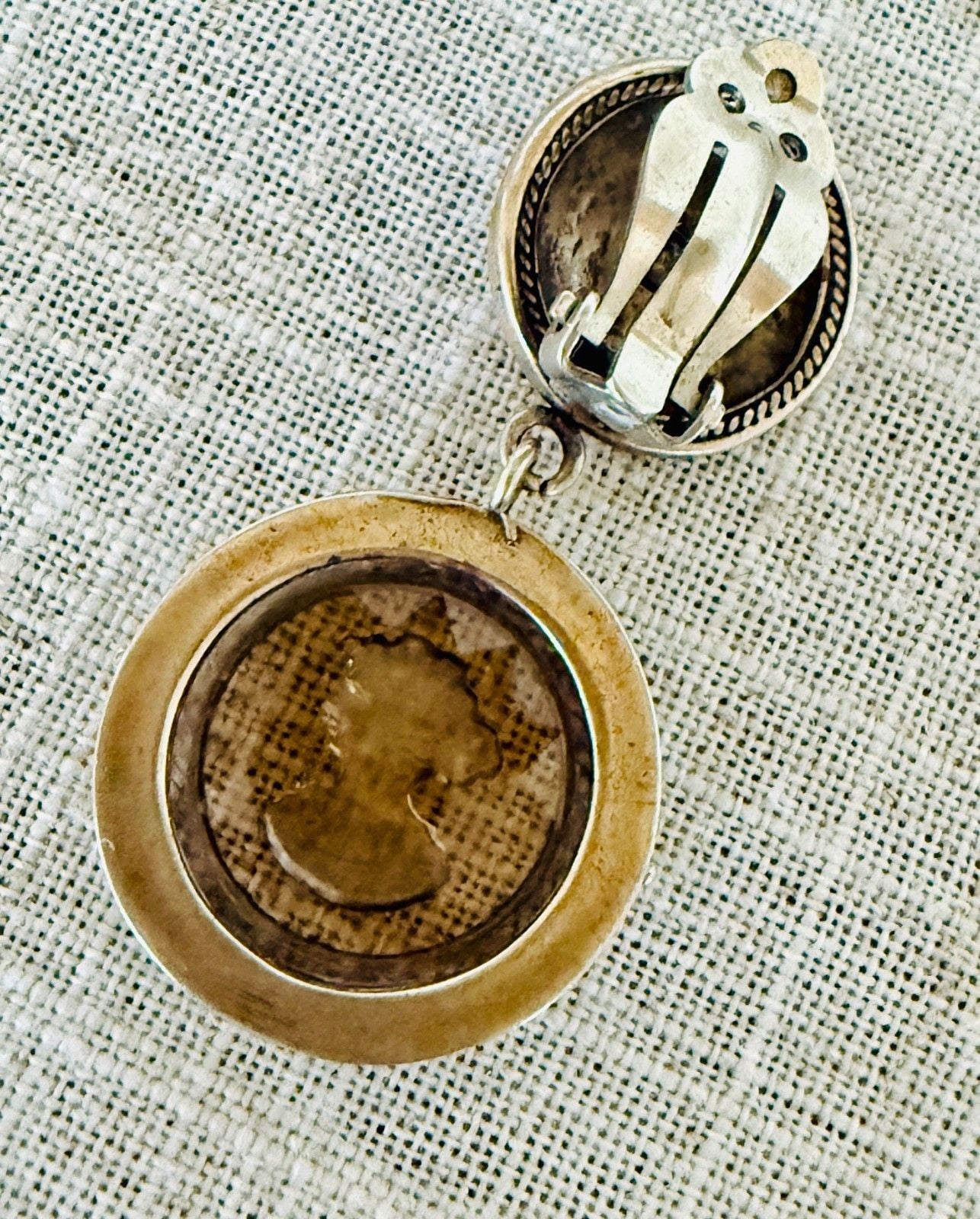 Vintage Silver-Tone Sunburst Intaglio Drop Clip Earrings Carved Glass Statement 8
