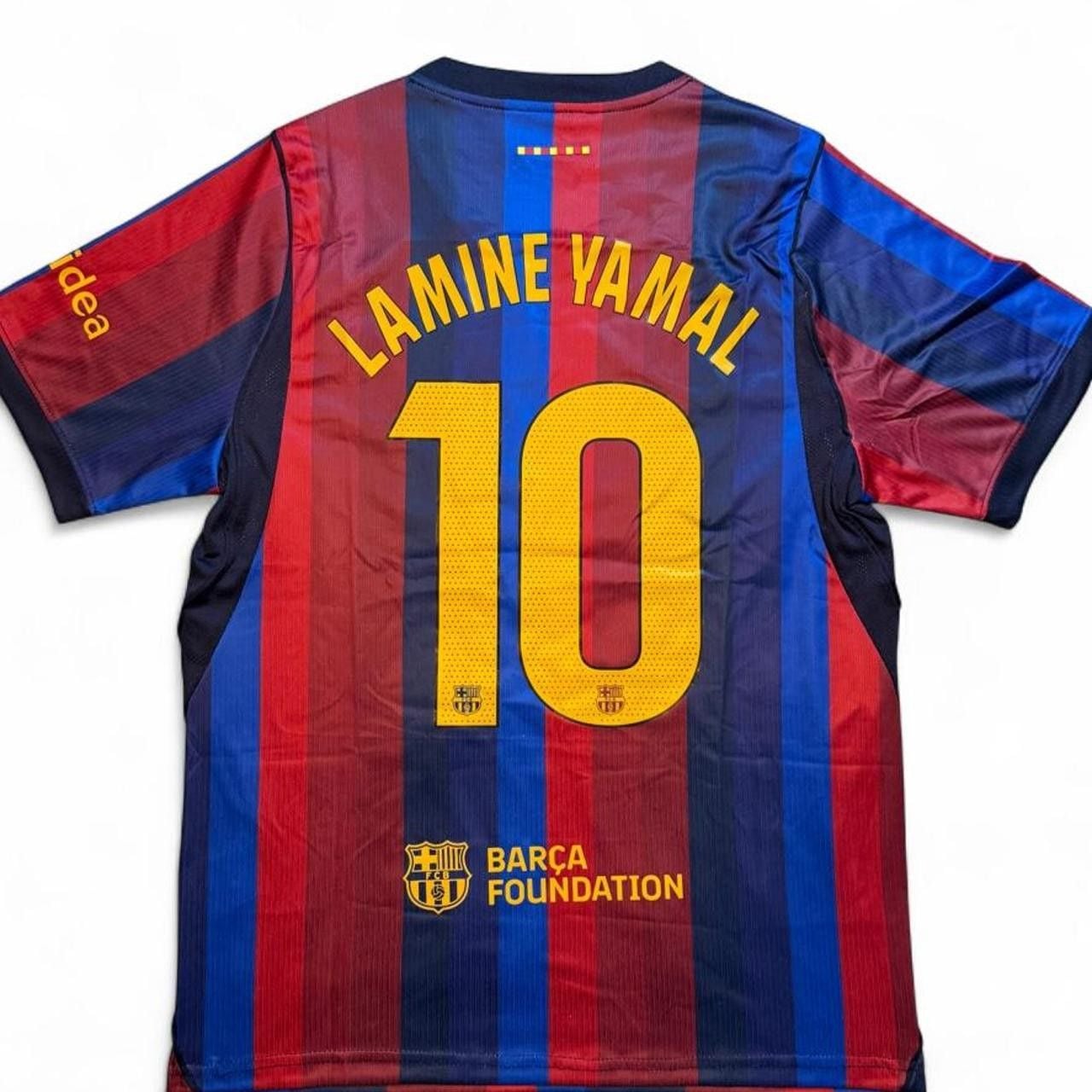 Nike Barcelona 2026/27 home jersey with vertical red and blue stripes number 10 Lamine Yamal on the back size medium dimensions in the pictures Brand new with tags 8