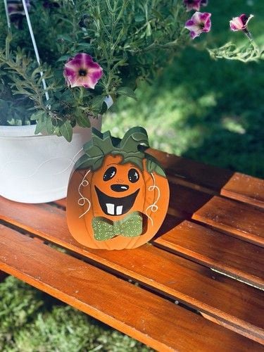 Vintage Kitschy Wooden Handpainted Jack o' Lantern Funny Face w/Buck Teeth CUTIE 7