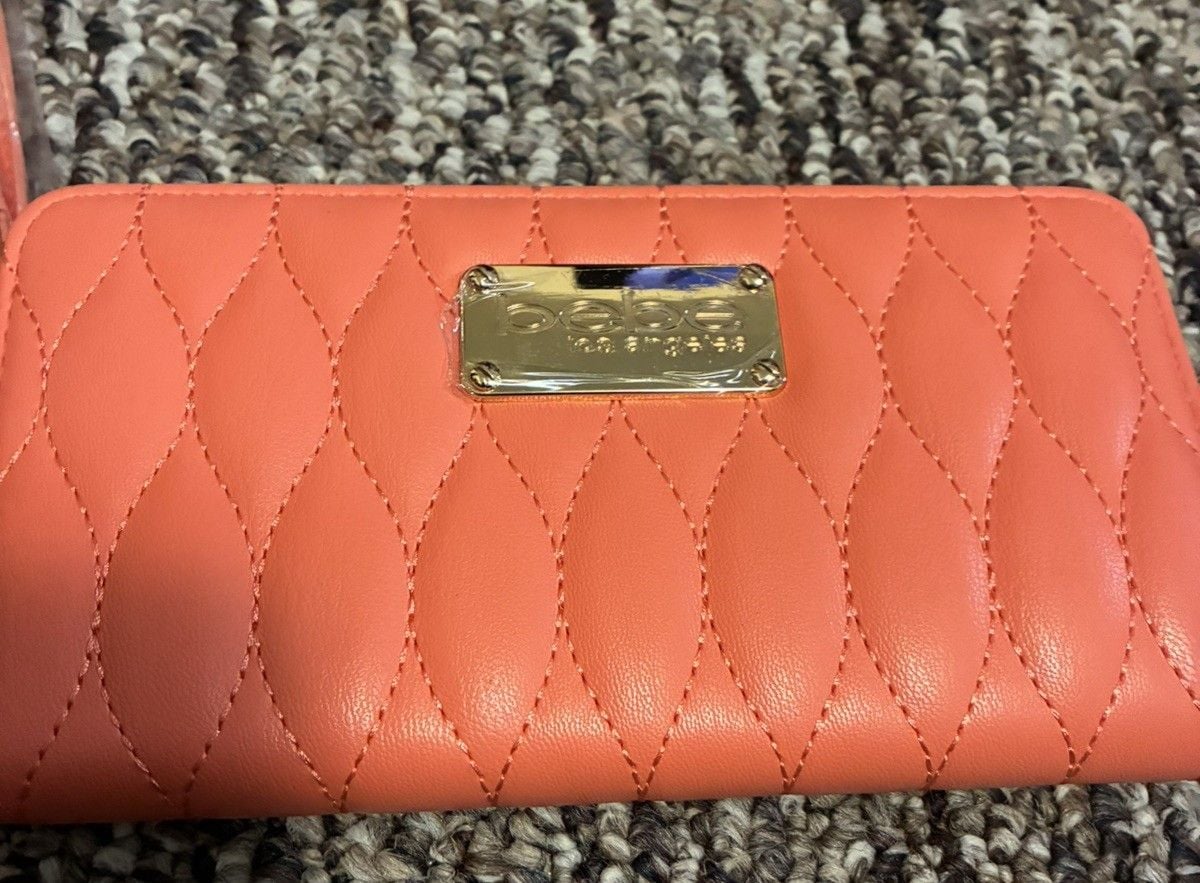 bebe Coral Quilted Zip-Around Wallet Wristlet w/ Card Holder for Women nwt 3