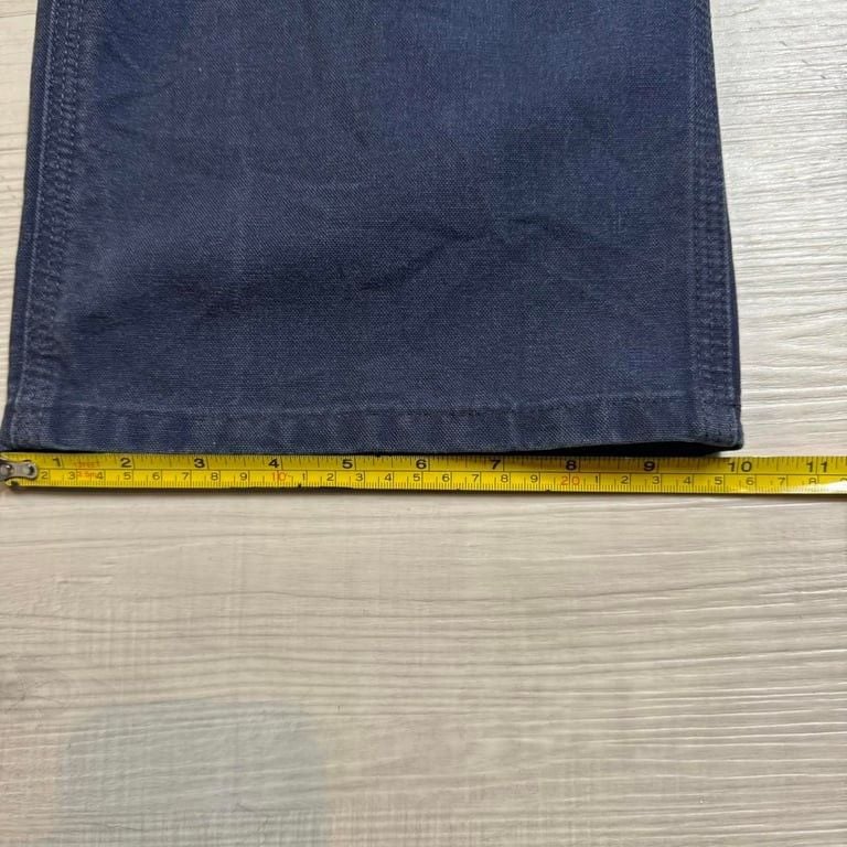 π₯ Vintage Carhartt Dungaree Fit Work Pants β 44x32 π₯
Classic Carhartt work pants built for durability and comfort! These dungaree fit utility pants feature a loose, straight-leg cut with reinforced pockets and the iconic Carhartt patch. Perfect 5
