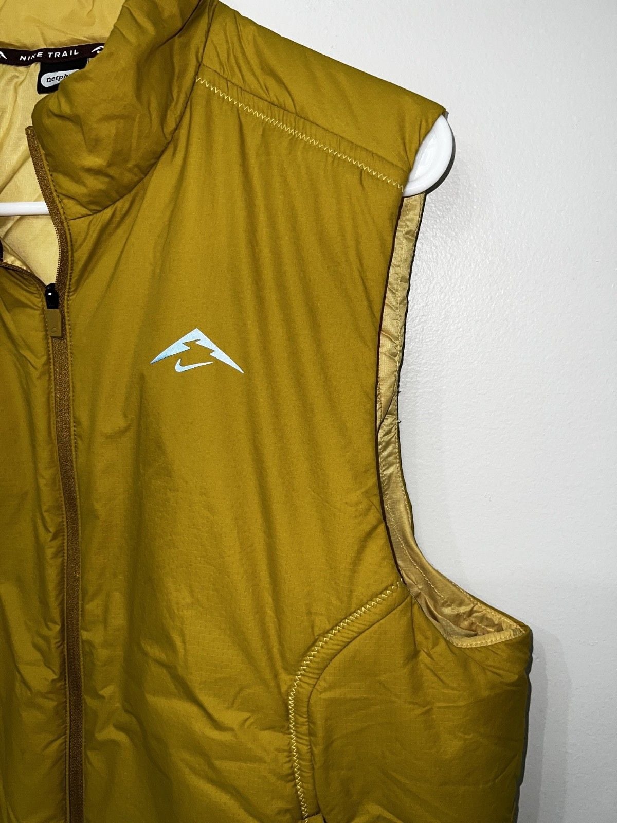Nike Trail PrimaLoft Men's Therma-FIT Running Vest M Gold FZ0001-716 Excellent 5