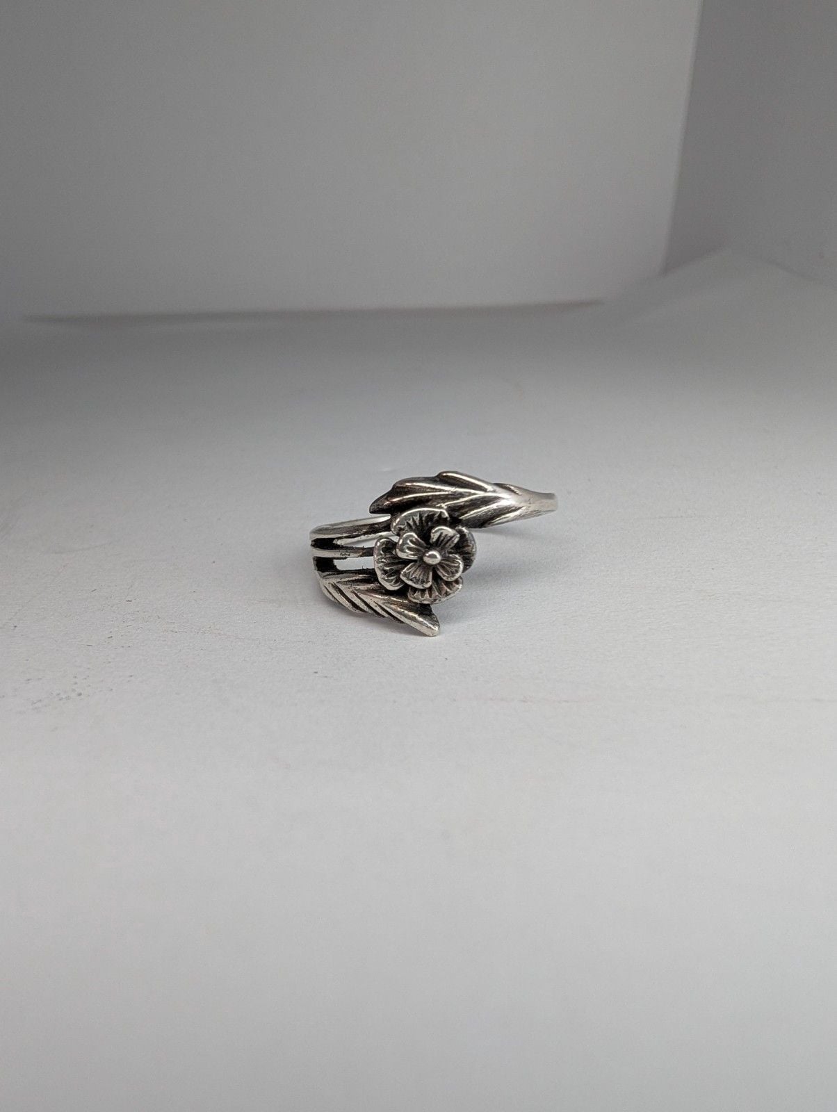 Vintage Sterling Silver Flower Ring 5