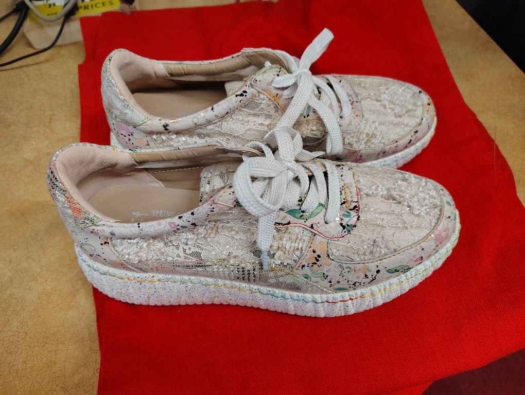 Women's Floral Lace Platform Sneakers 2