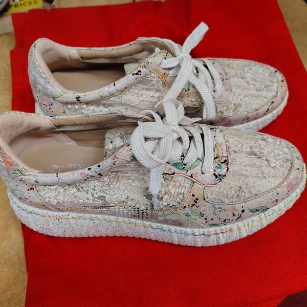 Women's Floral Lace Platform Sneakers