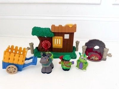 2004 Fisher-Price Little People Lil' Kingdom Watchful Woodsman Set Dragon Lair 1