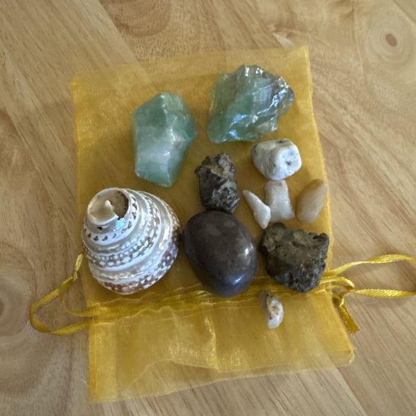 Natural Crystal & Stone Bundle – Raw Green Crystals, Seashell, Pouch