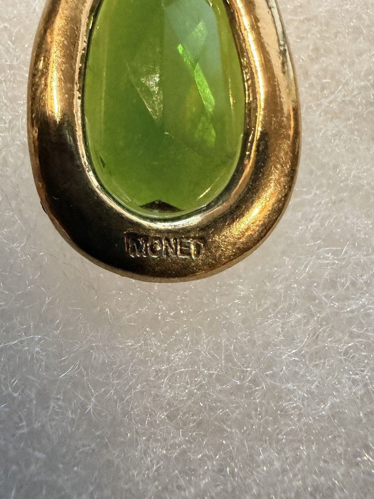 Vtg Signed MONET Olive Green Teardrop Pendant Faux Pearl Halo Necklace Mid Cent 4