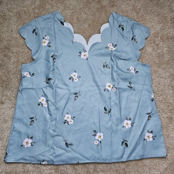 SHEIN Curve 1XL Blue Floral Blouse Scalloped V Neck Cap Sleeve Plus Size