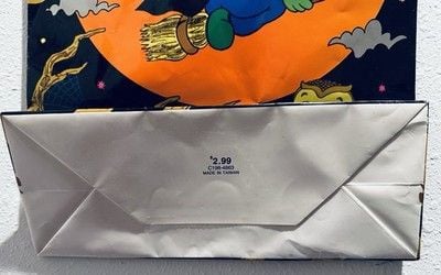 RARE VTG NOS Happy Halloween Witch Flying Over The Moon Gift Bag Made In Taiwan 6