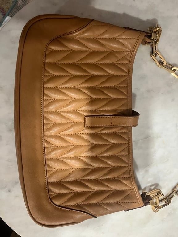 Gucci Quilted Leather Shoulder Bag with Gold Chain 4