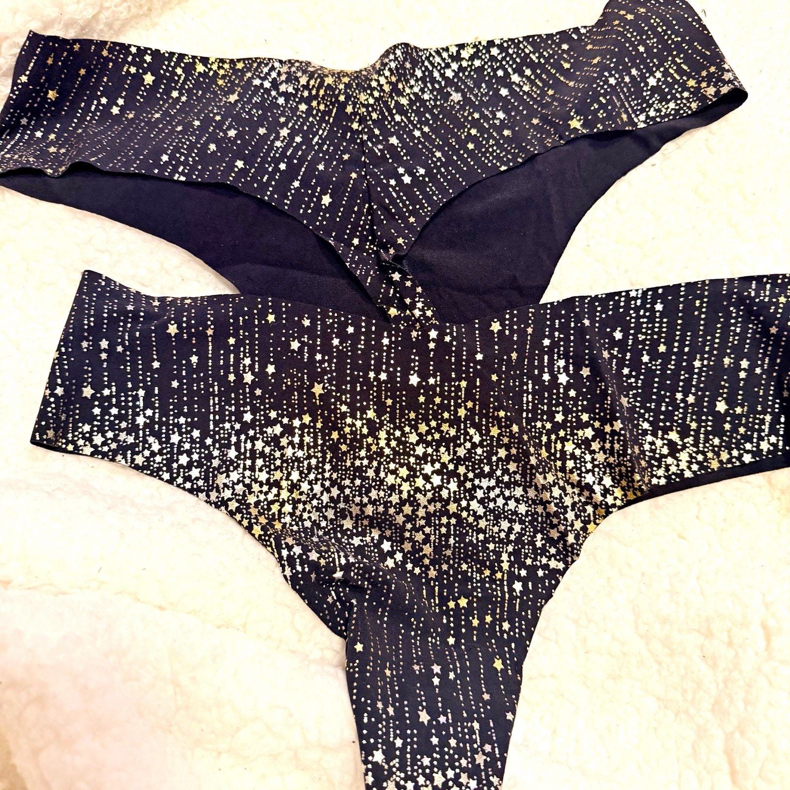 2018 NWOT Victoria's Secret Thong Panties M Black Gold Star Print 2-Pack 1