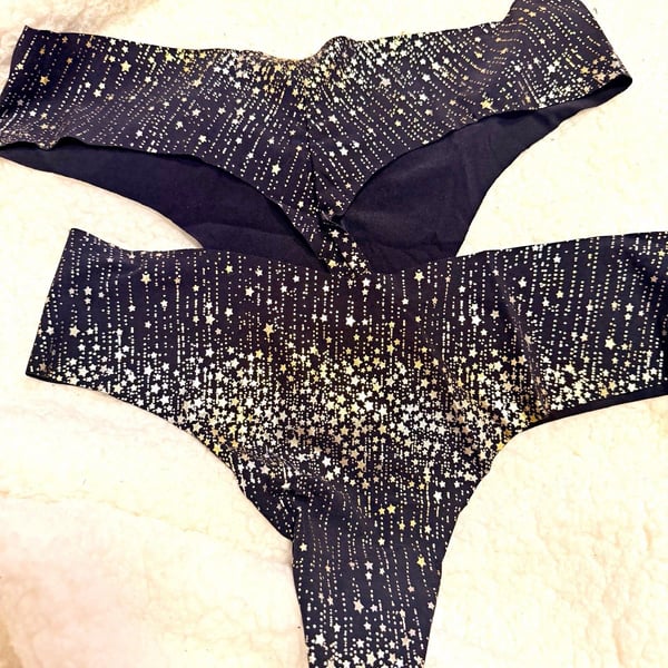 2018 NWOT Victoria's Secret Thong Panties M Black Gold Star Print 2-Pack