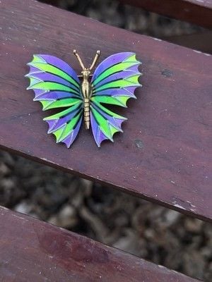 Vintage MCM 1970’s Beautiful Green & Purple Butterfly Brooch Whimsical Fairycore 3