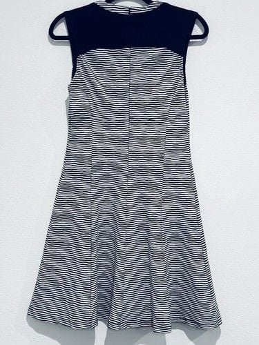 Calvin Klein Black & White Striped Dress SZ LRG Midi Length Minimalist Career 5