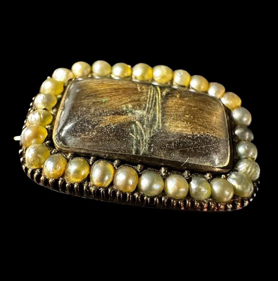 Antique 9K Gold Victorian Engraved Mourning Brooch Hairwork Seed Pearl 4