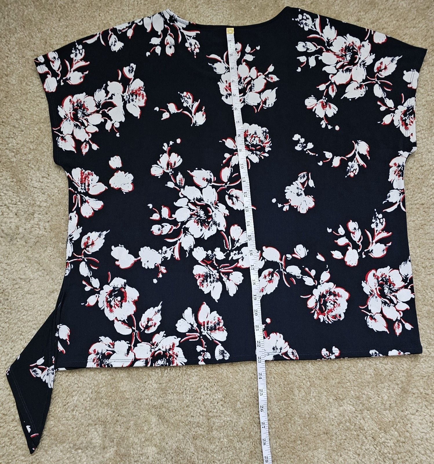 Chico's Women's Size 2 Black Floral Top White Red Asymmetrical Hem Short Sleeve 11