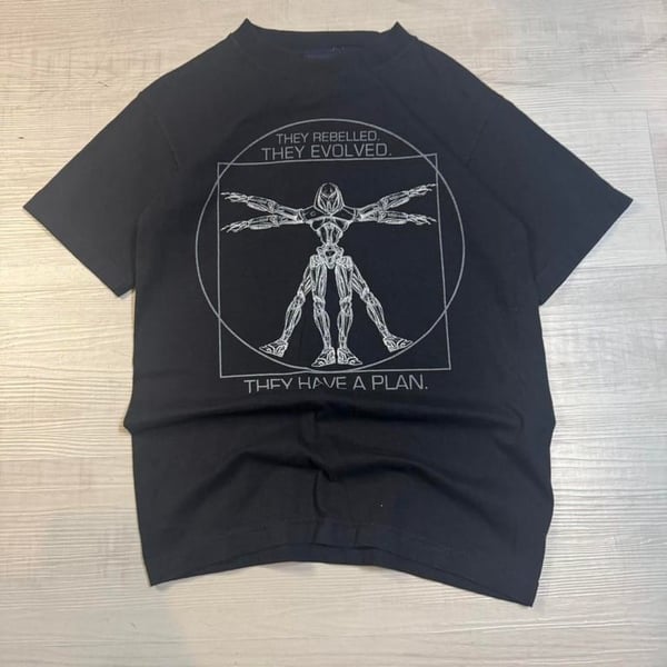 🔥 Vintage 2004 Battlestar Galactica Sci-Fi Channel Tee – Rare Find! 🔥

“They rebelled. They evolved. They have a plan.” If you know, you know! 🤖💥 This vintage NBC Experience Store exclusive tee is a must-have for any Battlestar Galactic