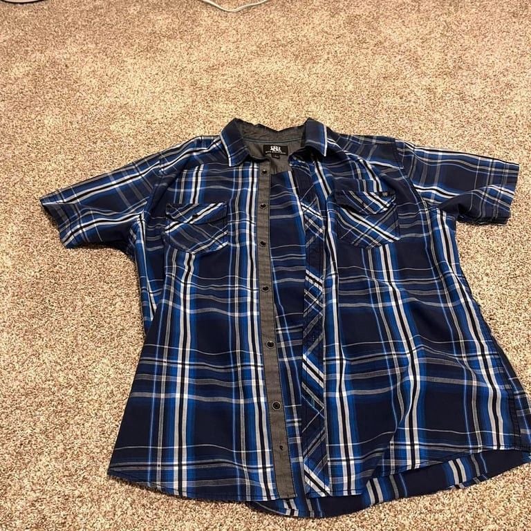 Rock & Republic blue and white button-up shirt
flawless
L but fits like M 2