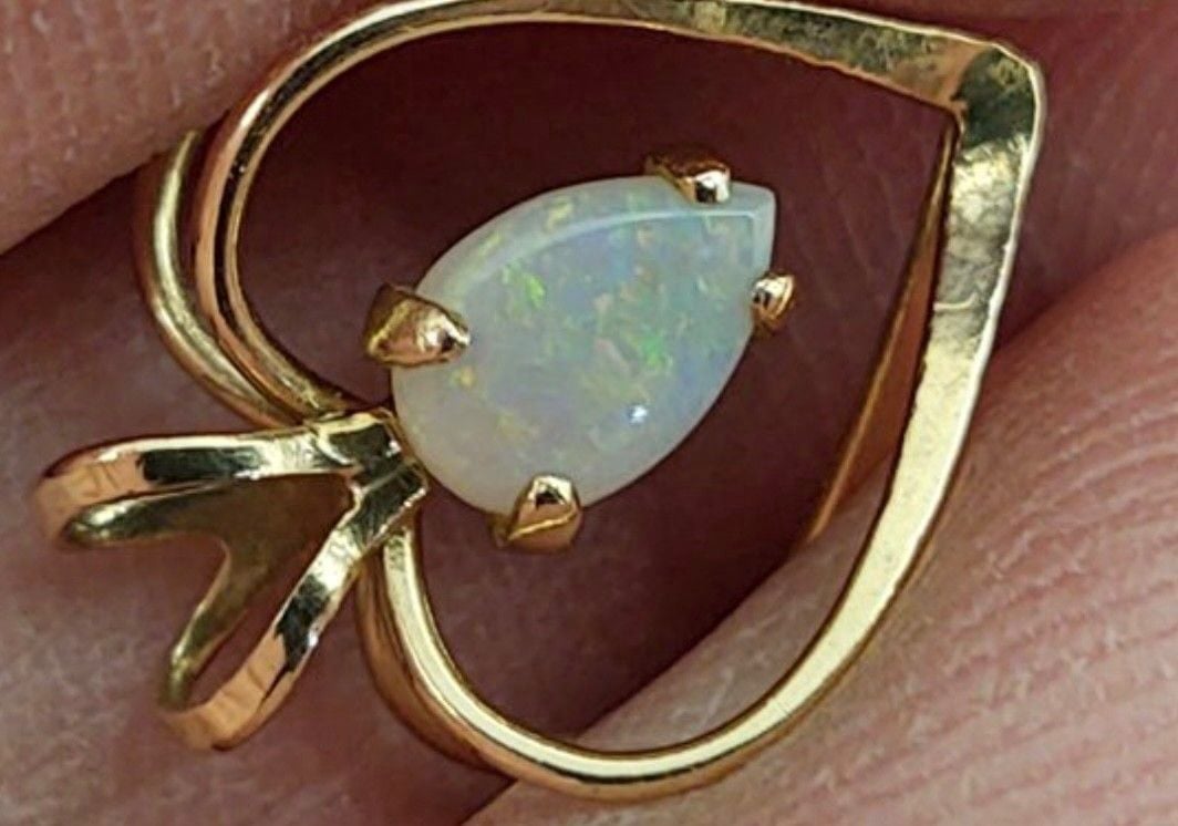 Vintage 14K Yellow Gold Pear Opal Heart Pendant | Open Double Frame | 0.6g 8