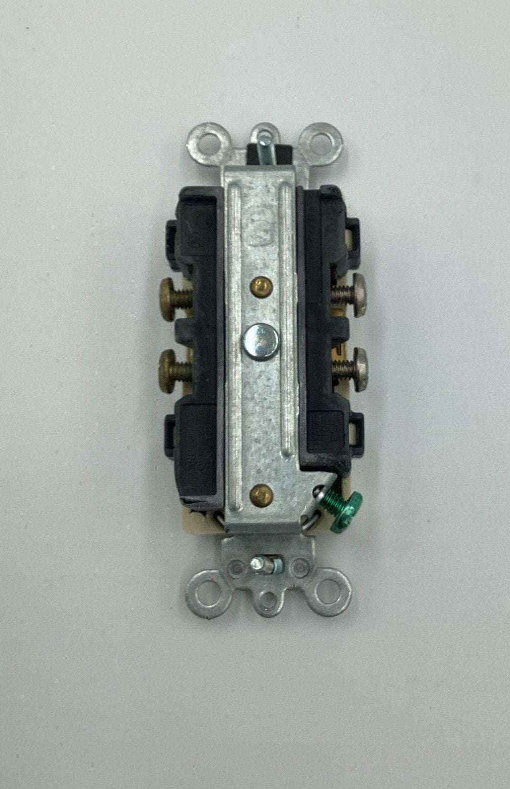 Leviton Ivory 5-20R Decora Duplex Receptacle 16342-I CASE OF 10 - NEW IN BOX 9
