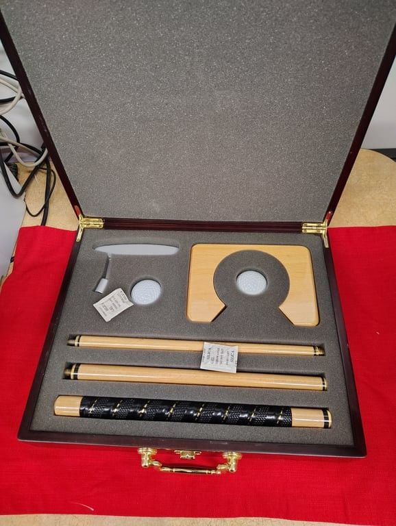 Executive Golf Putter Set with Solid Rosewood Case 3