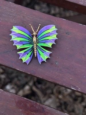 Vintage MCM 1970’s Beautiful Green & Purple Butterfly Brooch Whimsical Fairycore 2