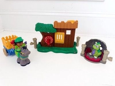 2004 Fisher-Price Little People Lil' Kingdom Watchful Woodsman Set Dragon Lair 3