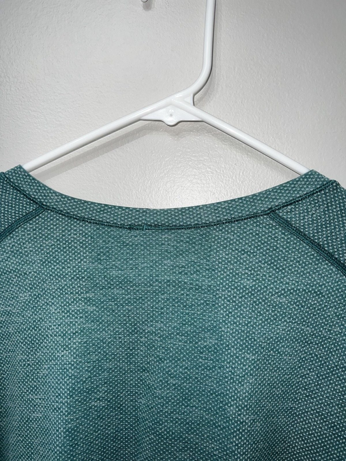 Lululemon Shirt Mens Medium M Green Metal Vent Tech Long Sleeve Performance 8