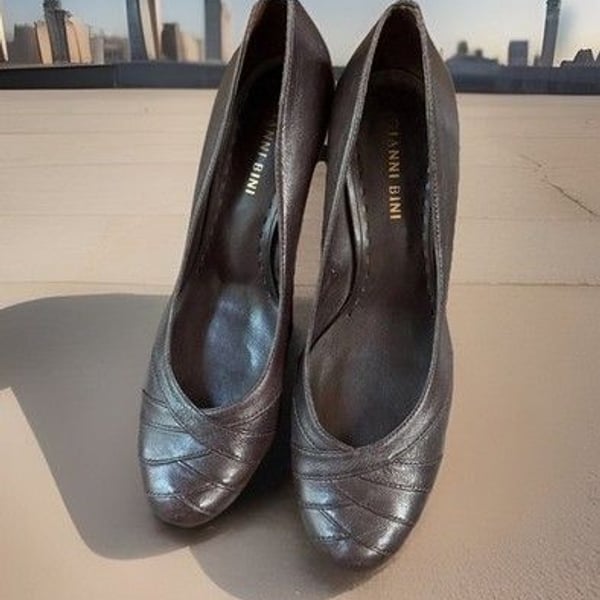 Gianni Bini Chocolate Brown Leather Pumps Womens Sz 8 Heels Shoes Closed Toe