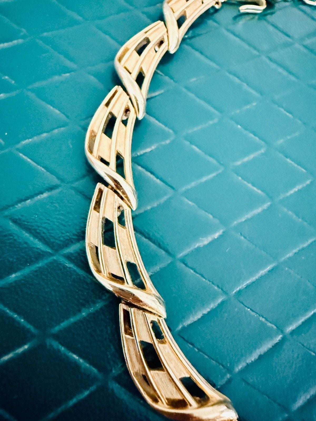 Trifari Signed Choker Necklace Gold Tone Openwork Basketweave Links Vintage 9