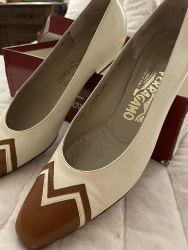 Salvatore Ferragamo Carlina Brown & Cream Pumps Sz 7 AAA 3