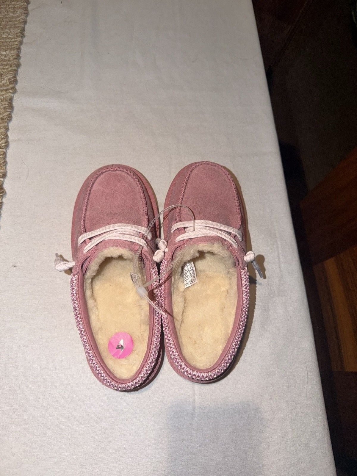 NWOT Pink UGG® Kids' Tasman Mule Size 4 3