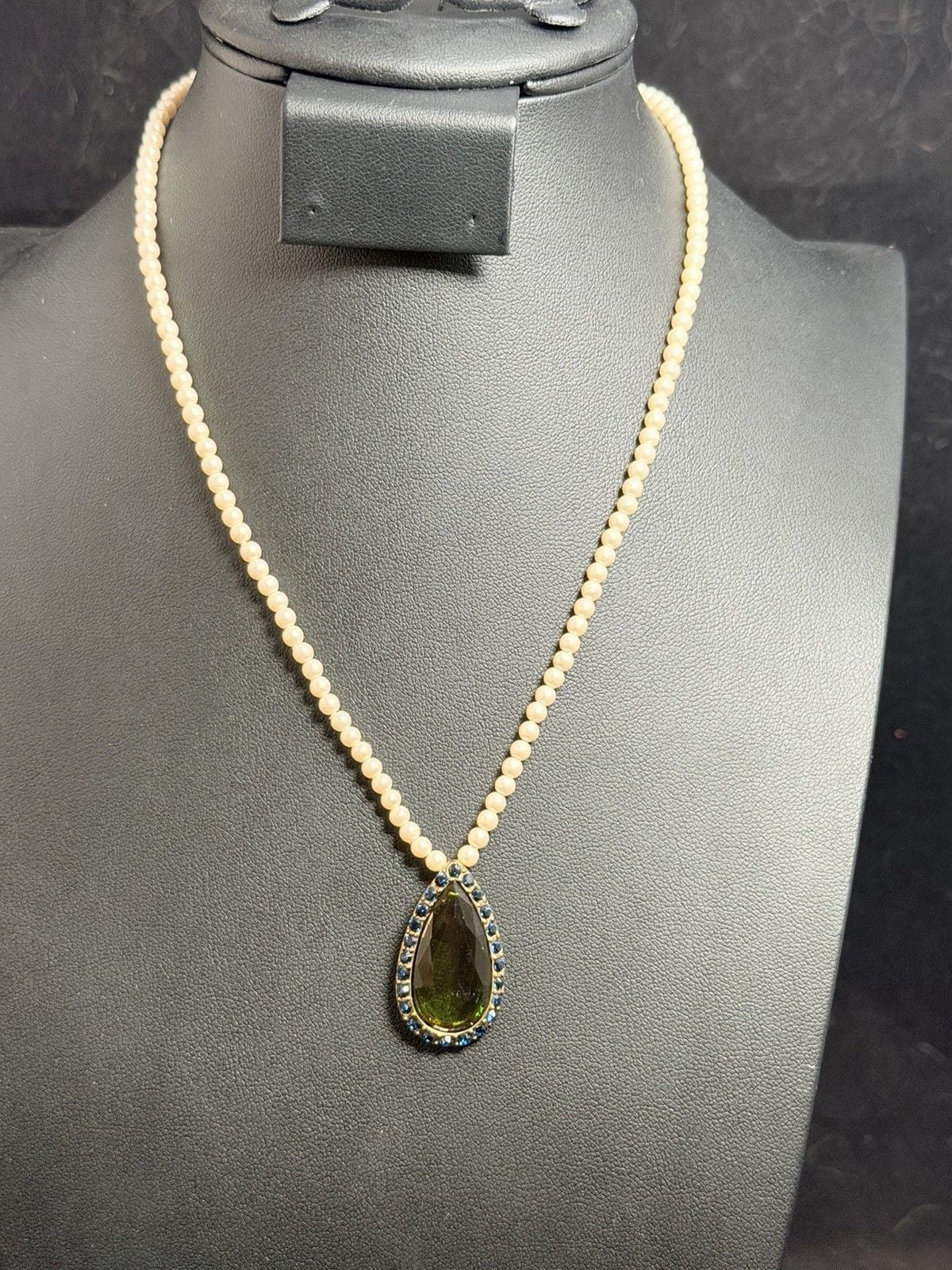 Vtg Signed MONET Olive Green Teardrop Pendant Faux Pearl Halo Necklace Mid Cent 6