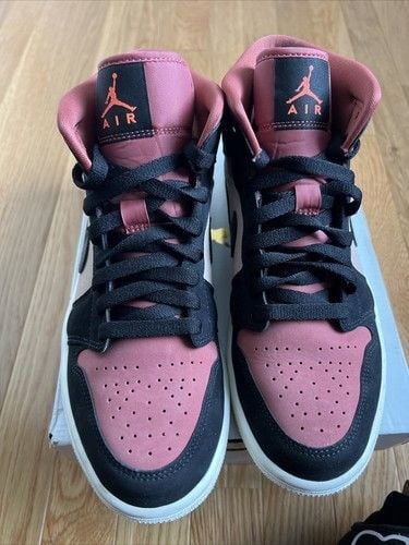 Women’s Jordan 1 Mid 8