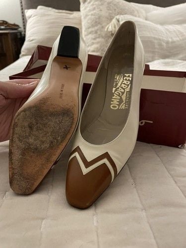 Salvatore Ferragamo Carlina Brown & Cream Pumps Sz 7 AAA 6