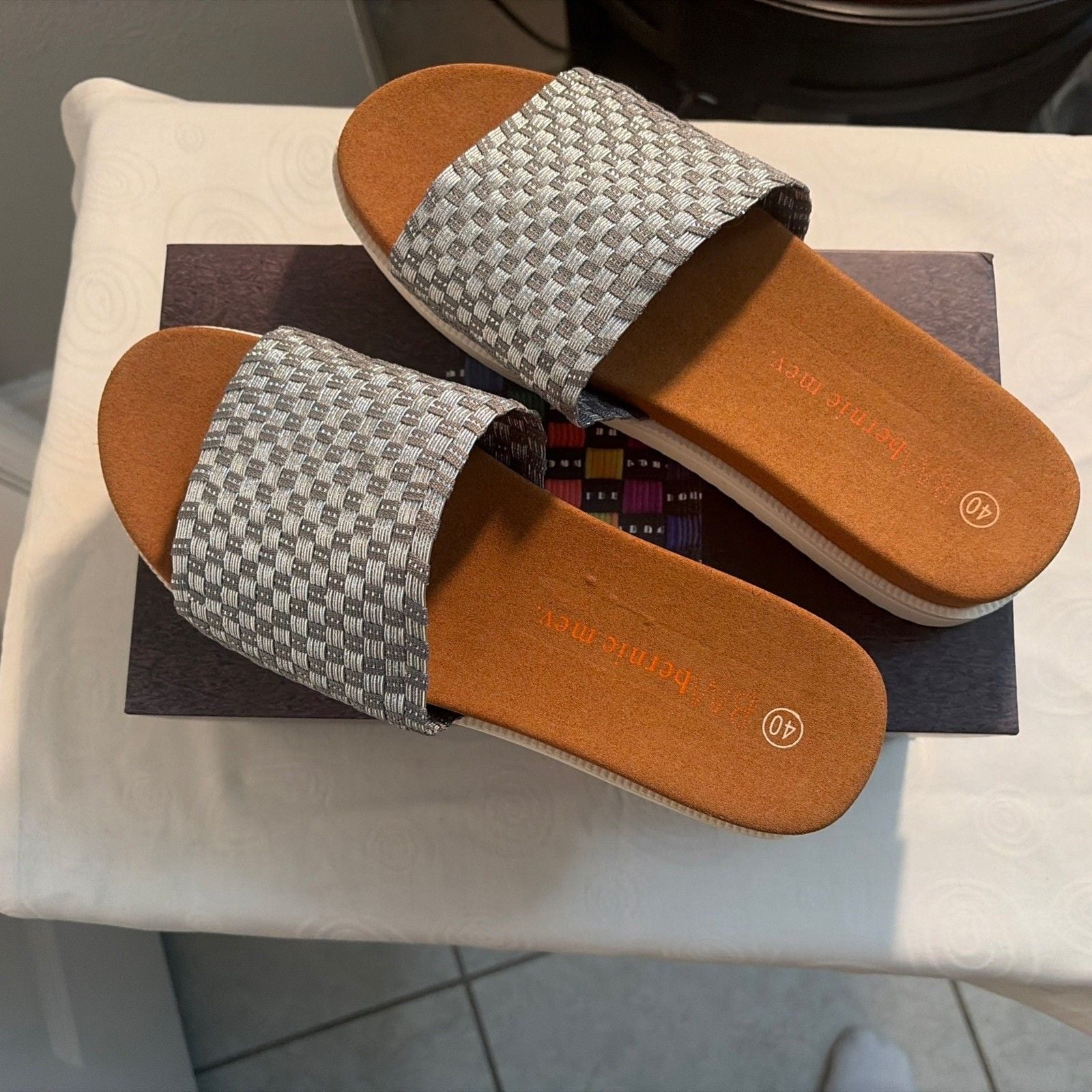 NEW! Bernie Mev Women’s Capri Memory Foam Slip On Sandals Silver Gray EU 40 US 9 2