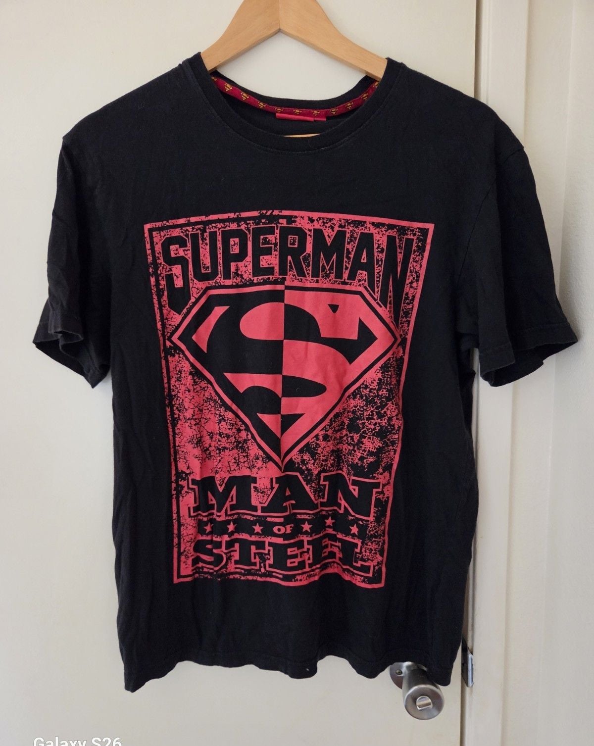 Superman Men’s Man of Steel Graphic Logo T-Shirt, Black/Red, L, Crew Neck 1