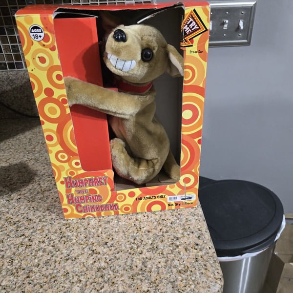 "Humphrey The Humping Dog" Chihuahua Novelty Animated Toy Gemmy New In Box.  