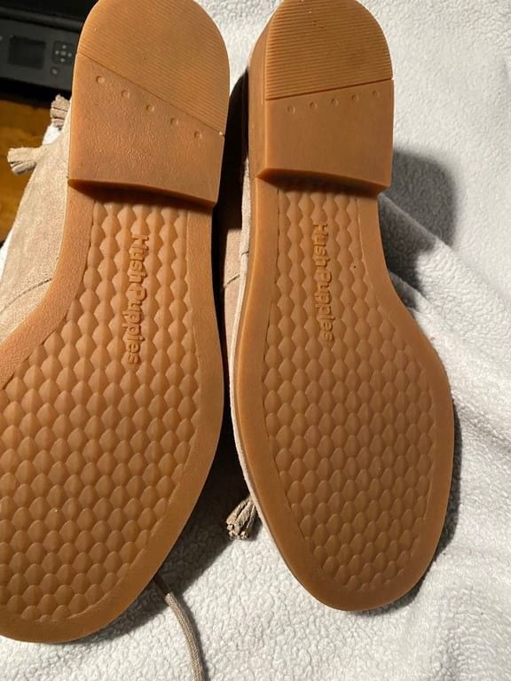 NEVER WORN Hush Puppies Suede Shoes size 9 womens never worn! 5