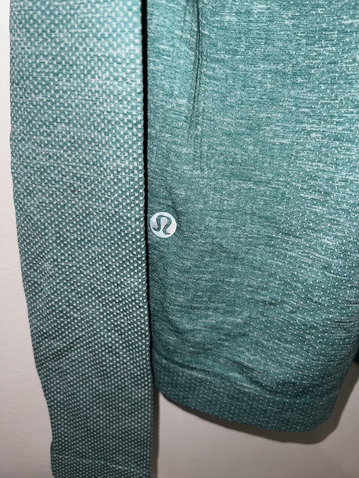 Lululemon Shirt Mens Medium M Green Metal Vent Tech Long Sleeve Performance 7