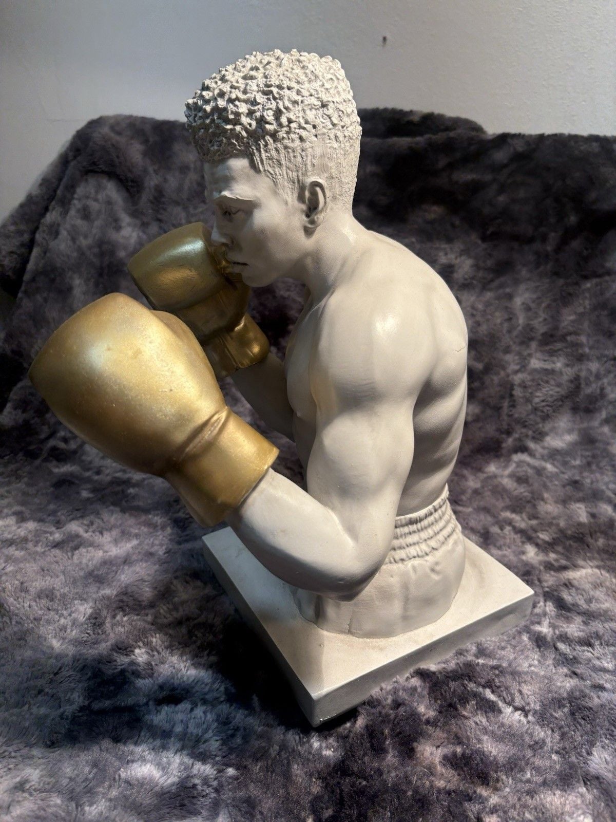 Male Boxer Bust Statue Gold Boxing Gloves White Resin Tabletop Sculpture 33/40 2